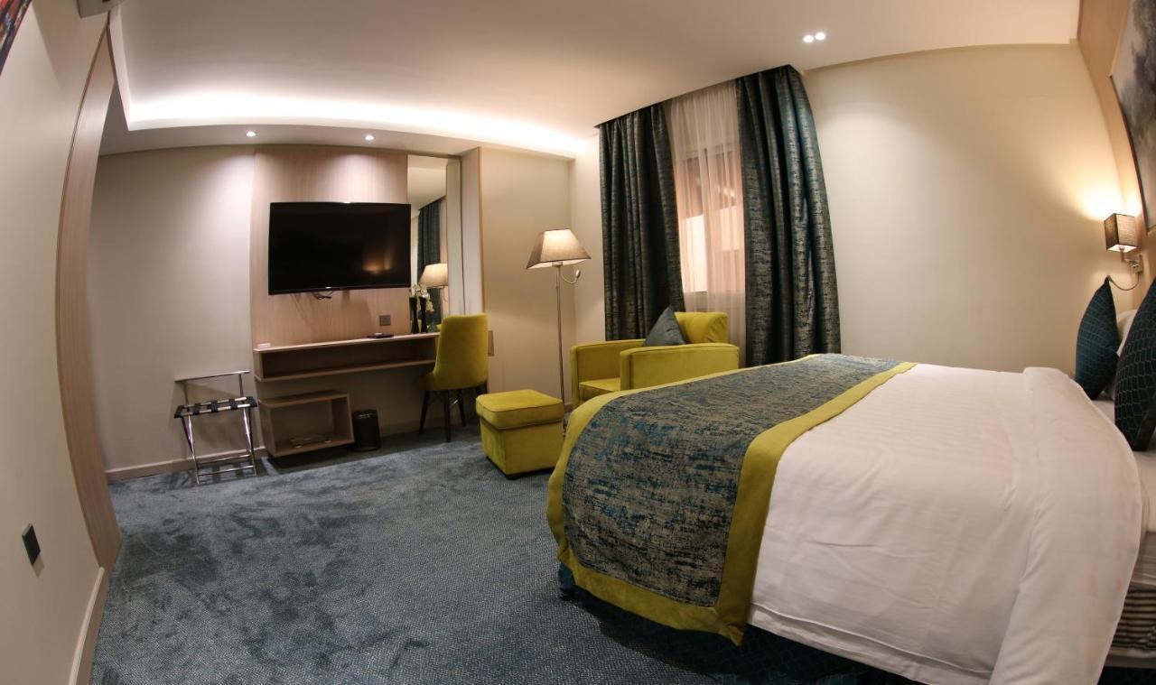 Deluxe King Room